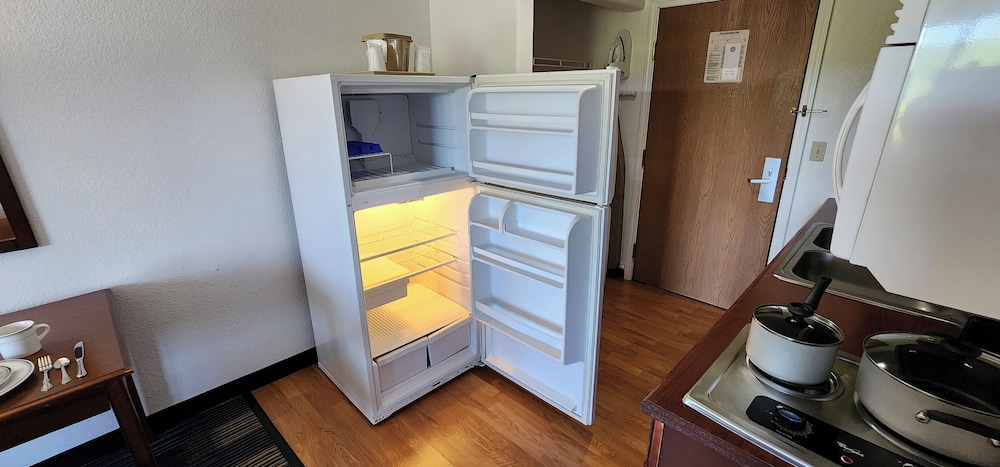 All Towne Suites - photo 26