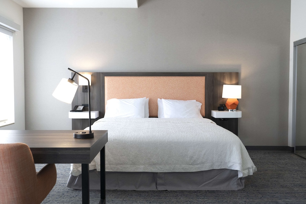 Hampton Inn & Suites Seal Beach - photo 8