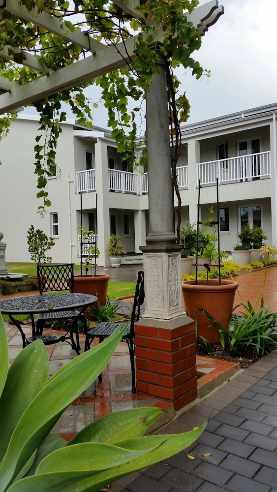 Bright on 5th Guest house — 4-Star Luxury Hotel in Port Elizabeth, South Africa