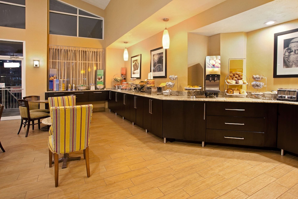 Hampton Inn & Suites Cleveland Independence - photo 25