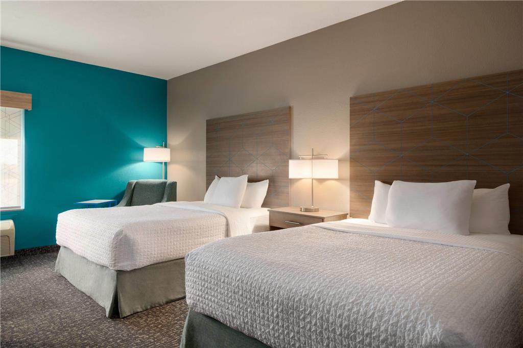 La Quinta Inn & Suites by Wyndham Shawnee - photo 18