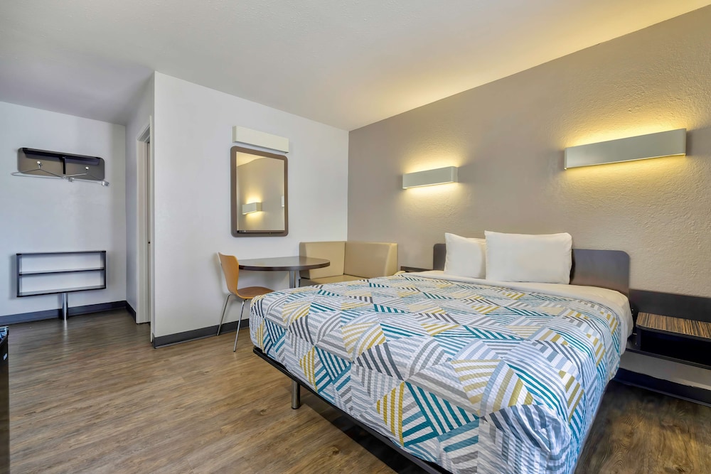 Motel 6 Oshkosh WI - photo 13
