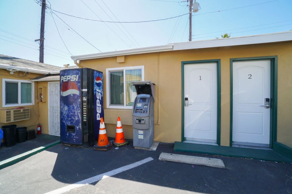 Signal Hill Motel - photo 22