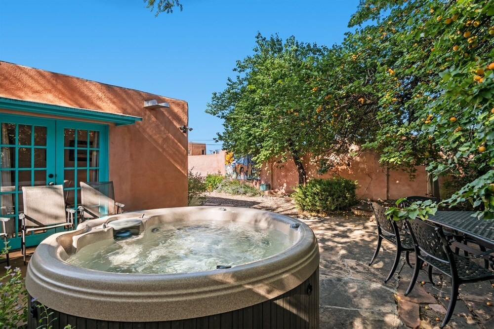 Amor Historic Adobe in the Heart of The Railyard and Downtown Santa Fe Hot Tub - photo 30