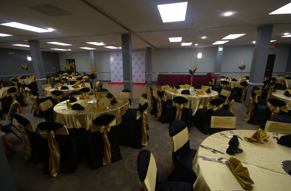 Atrium Hotel and Suites - photo 67
