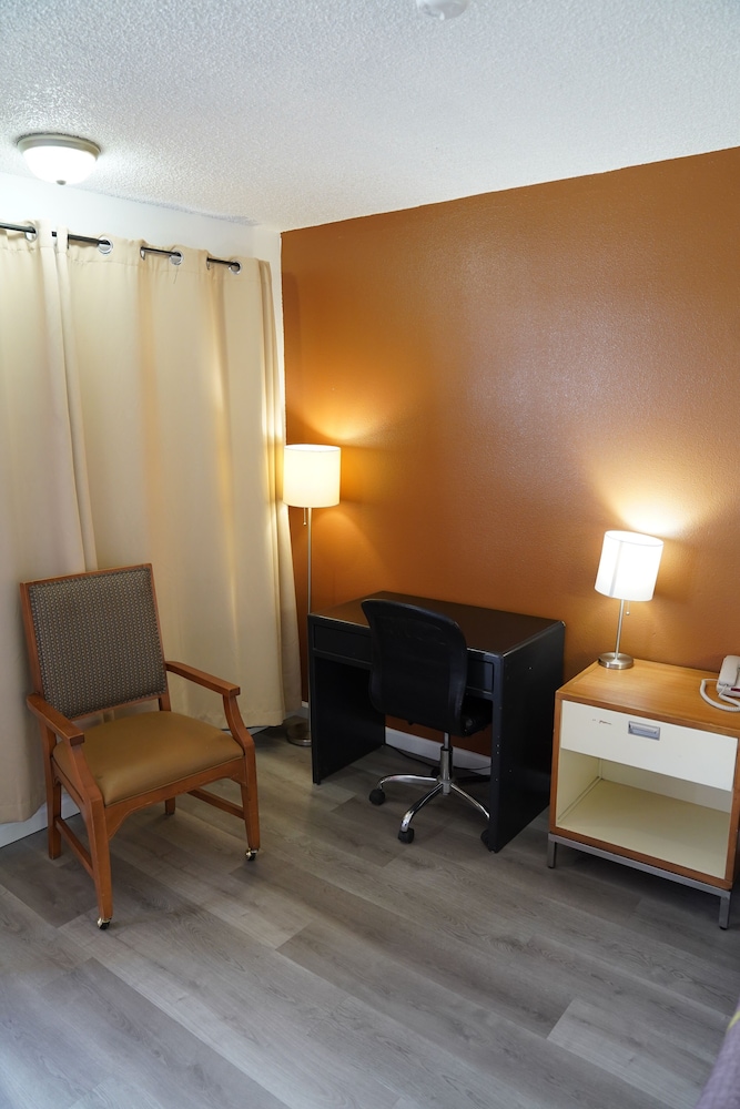 Super 8 by Wyndham Fernley - photo 21