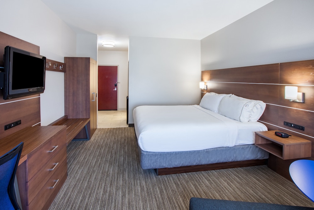 Holiday Inn Express & Suites Texarkana by IHG - photo 16