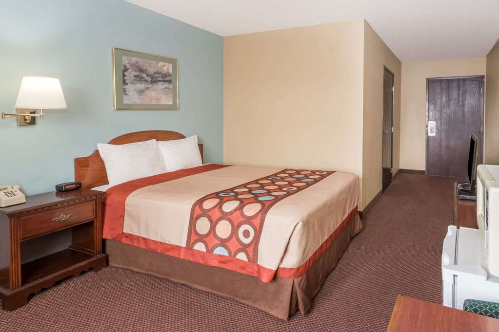 Super 8 by Wyndham Woodstock - photo 8
