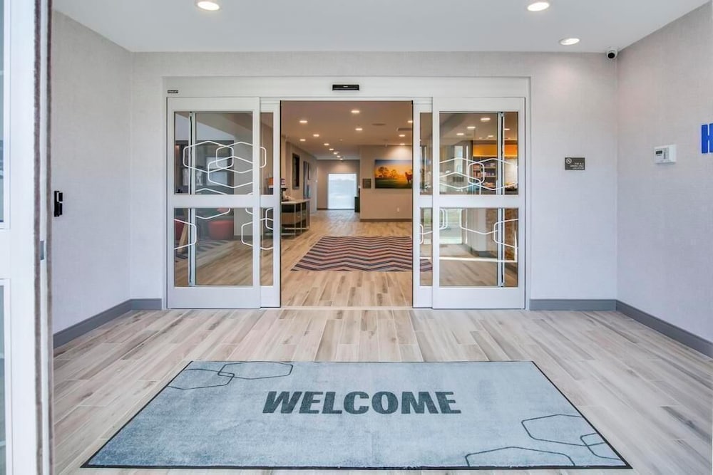 Hampton Inn & Suites by Hilton Louisville East Oxmoor - photo 2