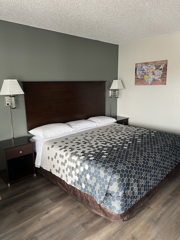 Bend Inn & Suites - photo 6