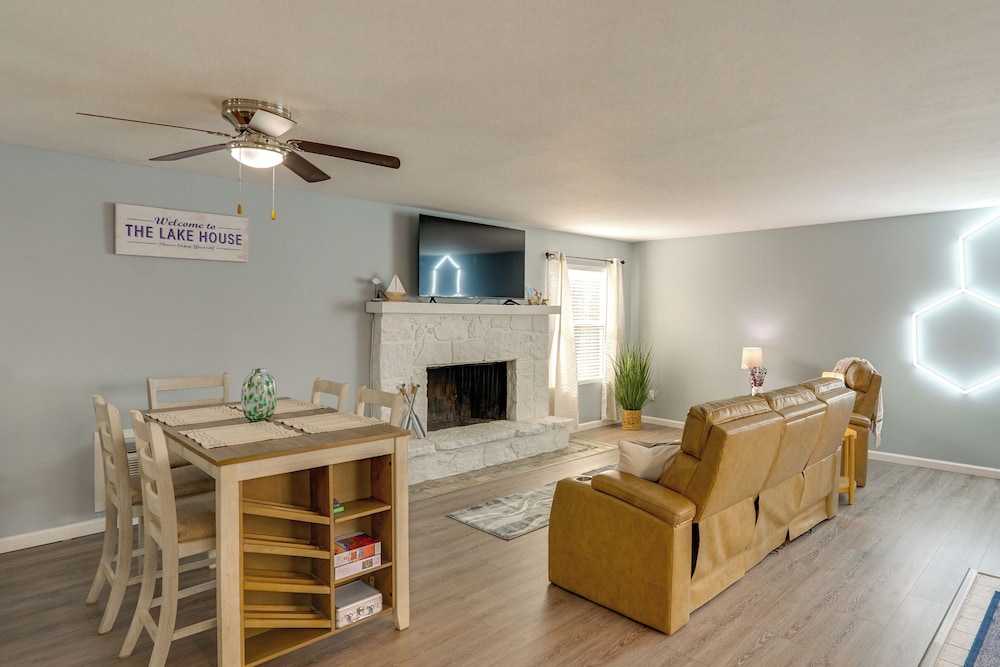 Lake Resort Access & On site Pool at Ozarks Home — hotel in Osage Beach