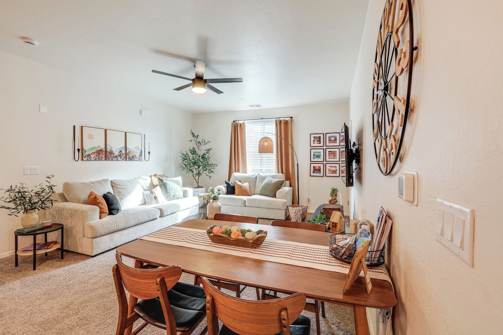 1 Mi to Dtwn Flagstaff: Condo w 2 Balconies — 4-Star Luxury Hotel in Flagstaff, United States