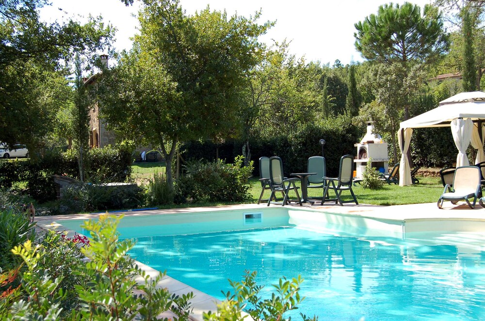 Casolare San Giusto — 4-Star Luxury Hotel in Roccastrada, Italy