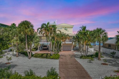 Dolphin Tales 836 S Bay — Anna Maria — photo 3