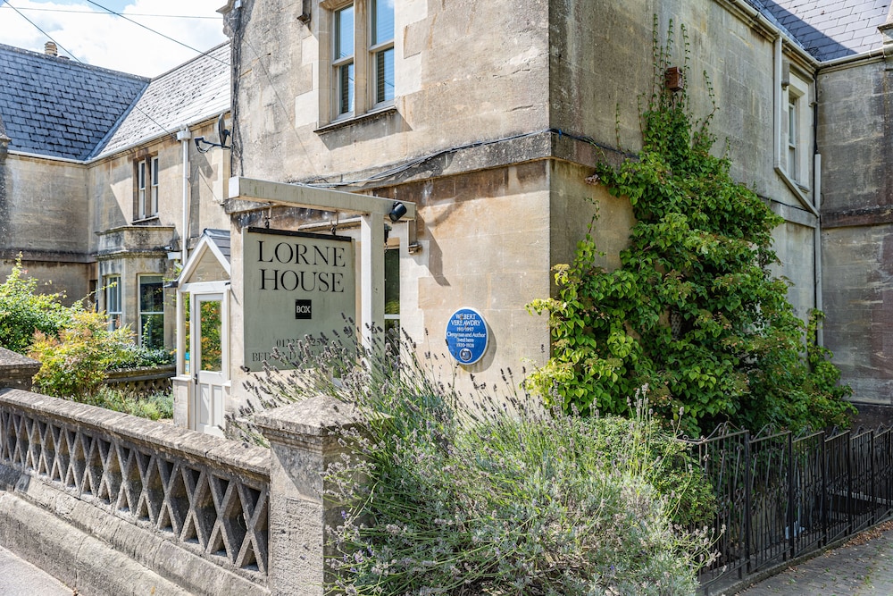 Lorne House Bed & Breakfast — 4-Star Luxury Hotel in Box, United Kingdom