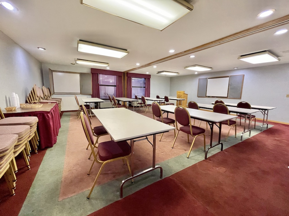Baymont by Wyndham Fort Wayne Northwest - photo 32