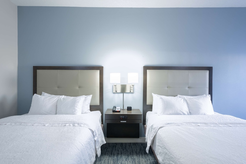 Hampton Inn Mount Airy - photo 13