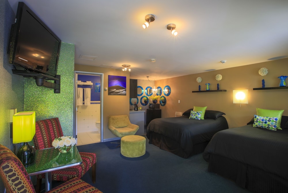 The Roxbury - photo 24