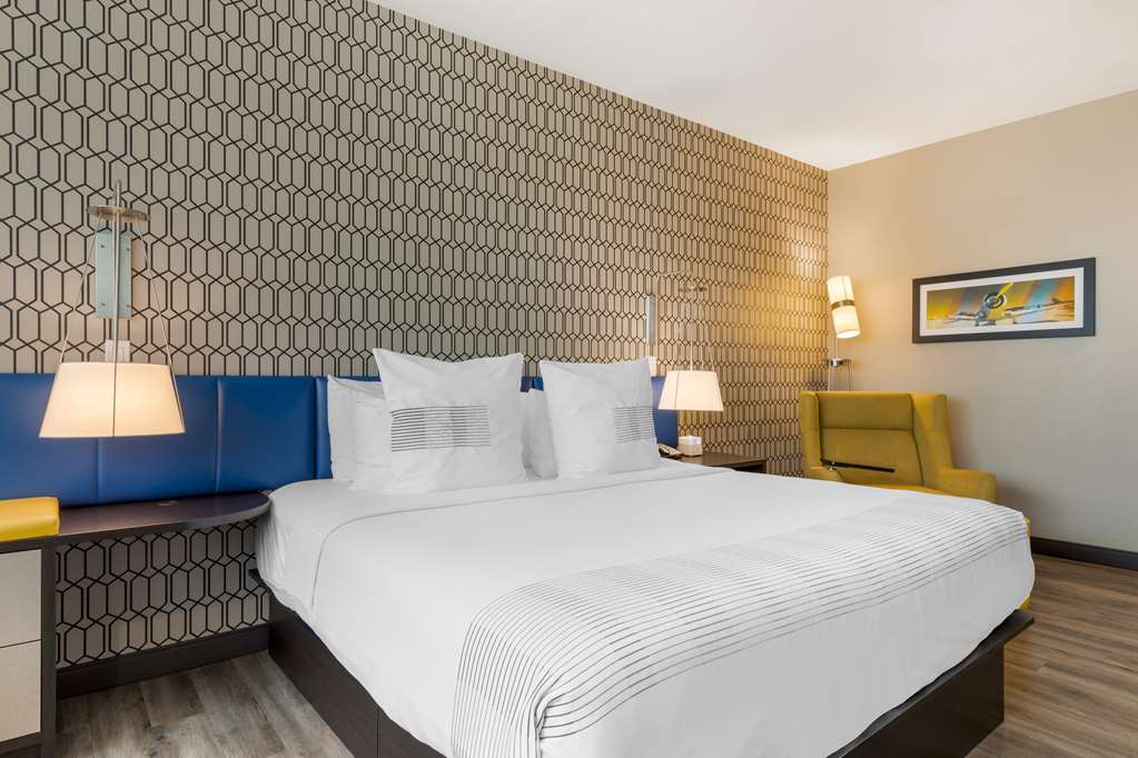 GLō Best Western Dallas South DeSoto - photo 17