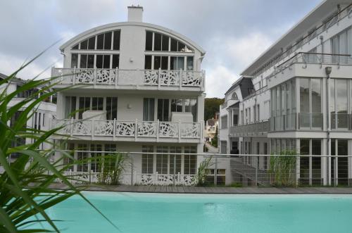 Villa Johanna Sellin WG12 mit Kamin und zwei Balkonen — 4-Star Luxury Hotel in Ostseebad Sellin, Germany
