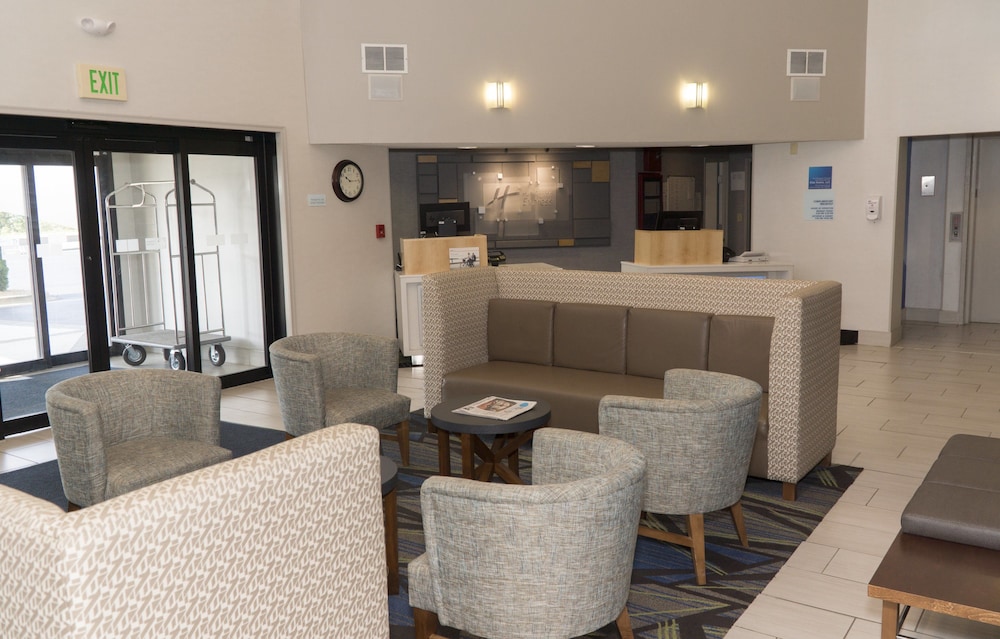 Holiday Inn Express Hotel & Suites Madison by IHG - photo 77