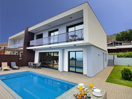 Evoque Villa by LovelyStay — 4-Star Luxury Hotel in Arco Da Calheta, Portugal