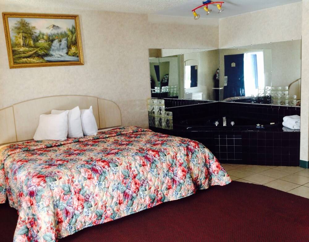 Red Carpet Inn and Suites Hammonton - photo 9