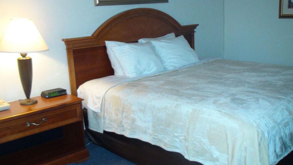 Armstrong Inn and Suites - photo 13