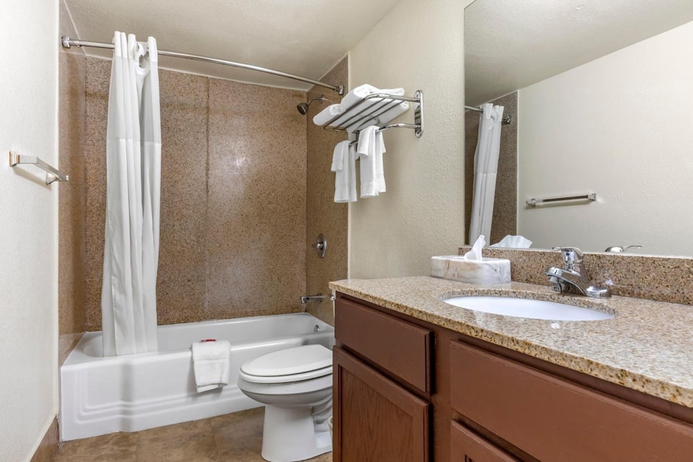 Rose City Inn & Suites - photo 22
