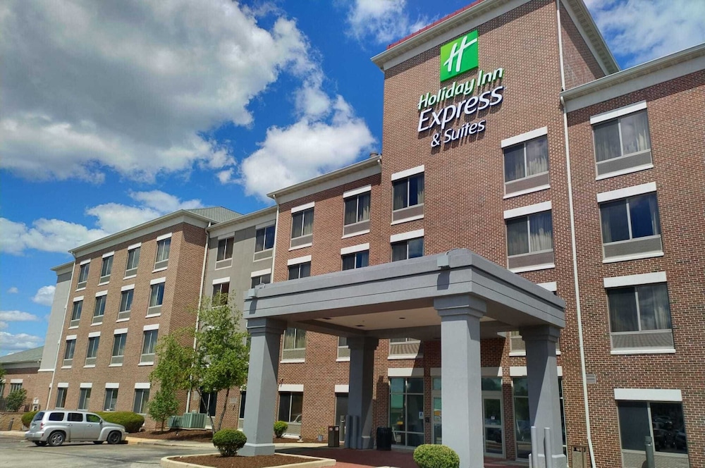 Holiday Inn Express & Suites Milwaukee Nw Park Place by IHG in Milwaukee, United States