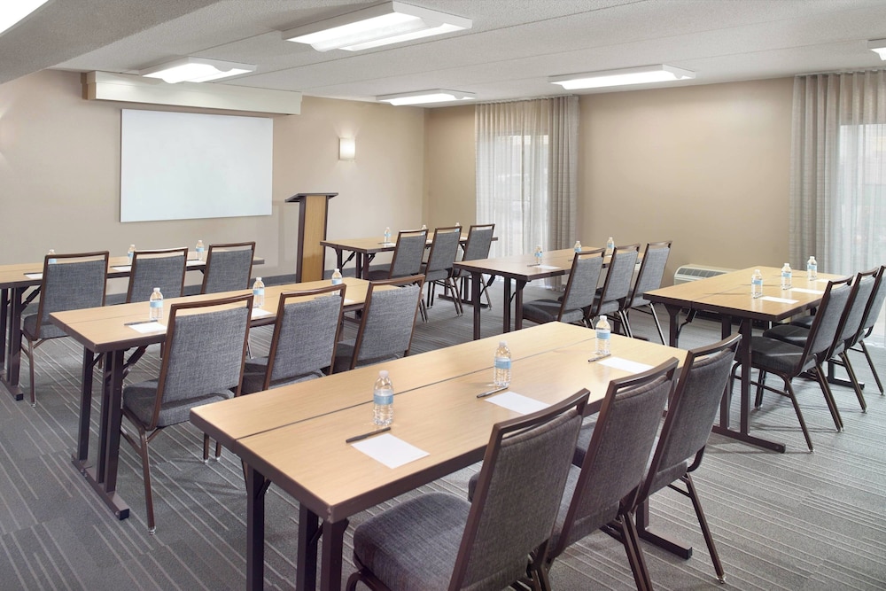 Courtyard by Marriott Atlanta Airport South Sullivan Road - photo 30