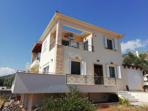 Rural 3 bedroom house Kalamata — 4-Star Luxury Hotel in Kalamata, Greece