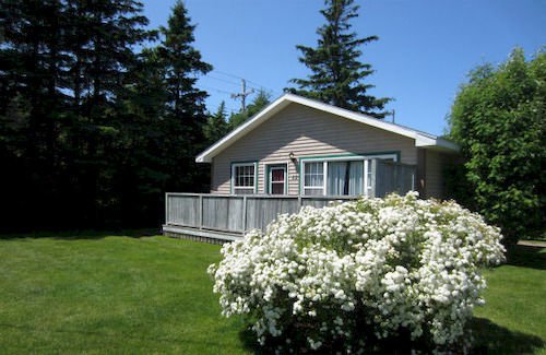 Fairways Cottages - carbon neutral hotel in Summerside