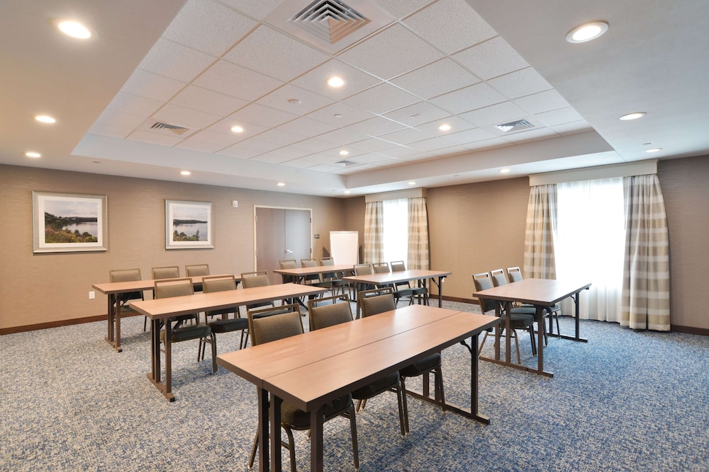Hampton Inn & Suites Menomonie UW Stout - photo 50