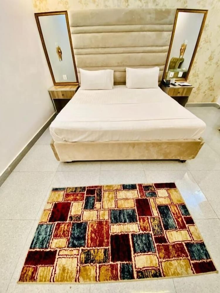 Nishaz Hotel & Suites - last minute hotel in Lahore