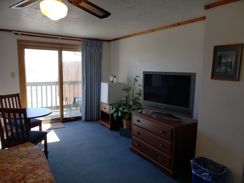 Algoma Beach Motel - photo 23