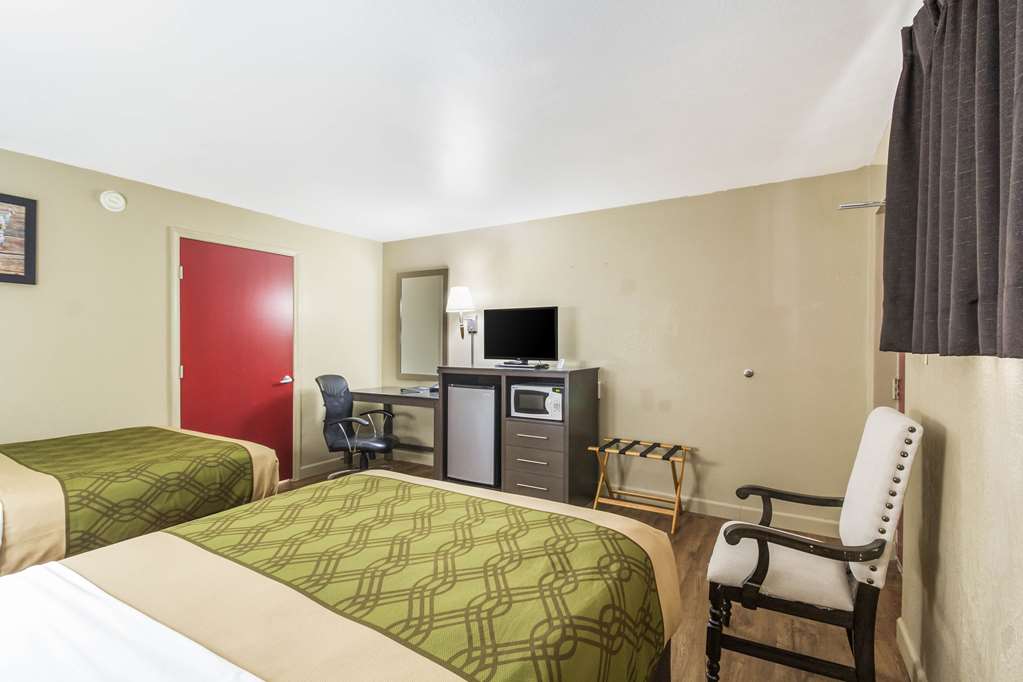 Econo Lodge Inn & Suites I 35 at Shawnee Mission - photo 17