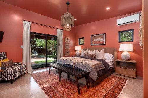 Indira at Ololo Hot Tub Outdoor Shower Fire Pit in Fredericksburg, United States