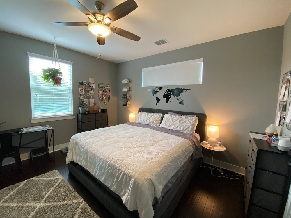 Modern Home In North central Austin - photo 3