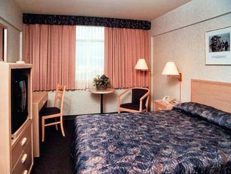 Howard Johnson Plaza Hotel Vancouver Kingsway in Vancouver, Canada
