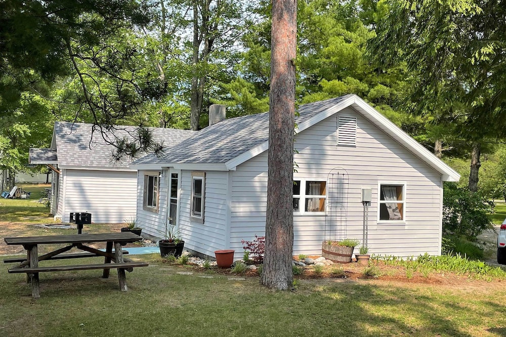 Pine Ridge Resort Cabin on Bass Lake with Dock - photo 16