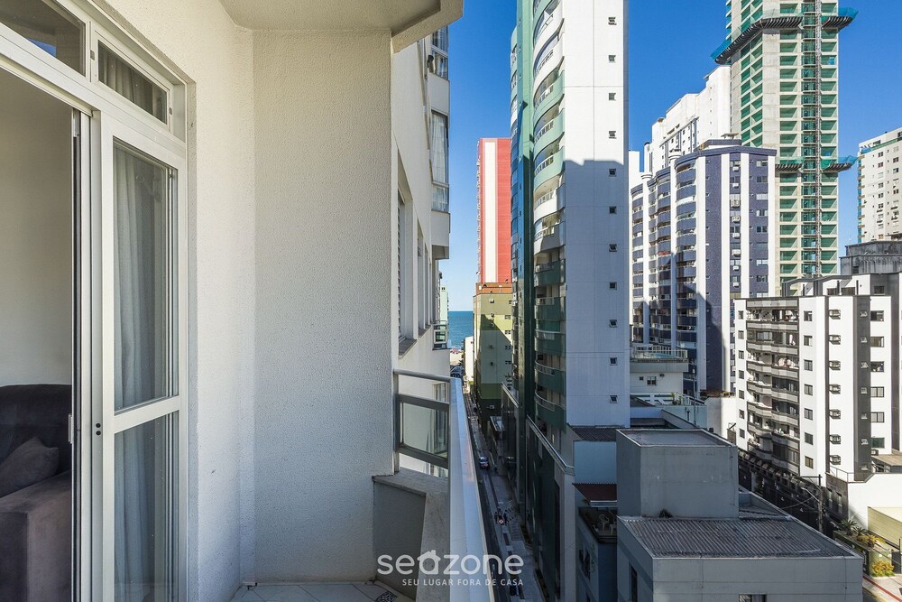 2 Bdrm apt 250m From the Beach in Center Sdc0601