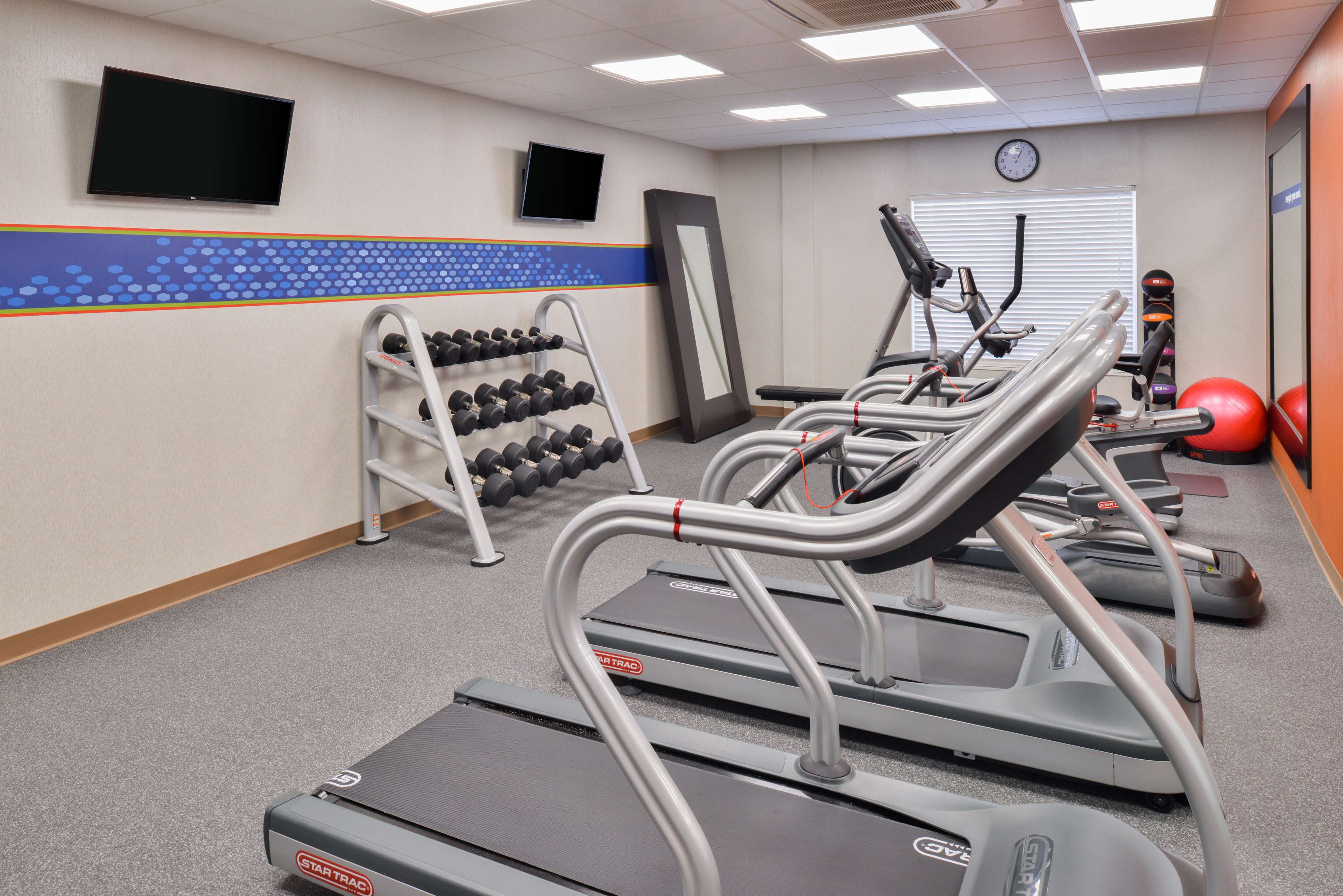 Hampton Inn Emporia - photo 22