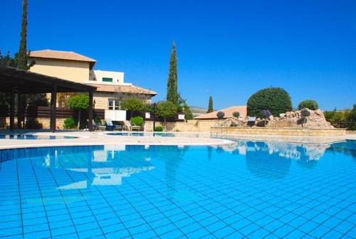 Villa Nefeli Charming Townhouse in the Heart of Aphrodite Hills Resort