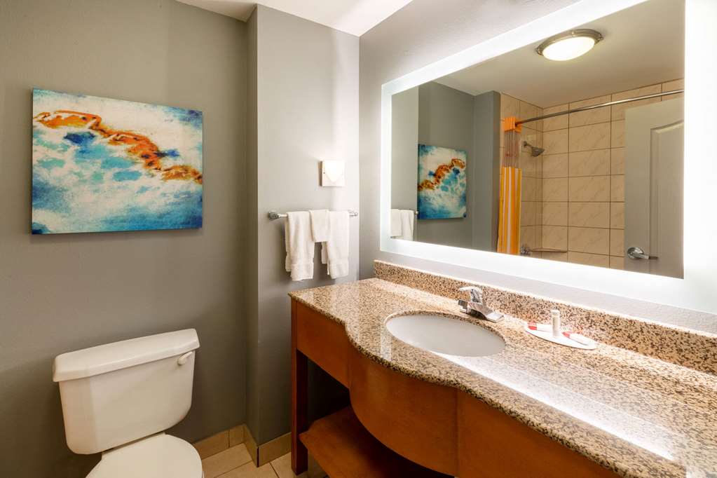 La Quinta Inn & Suites by Wyndham Bridgeport - photo 23