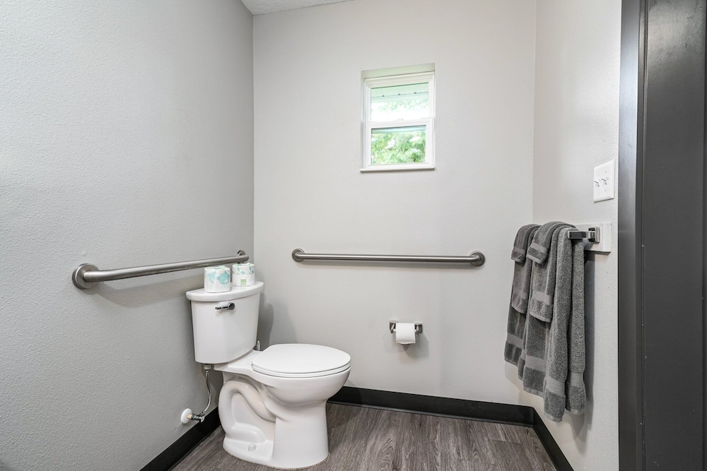 Baymont by Wyndham Ocala Suites - photo 31