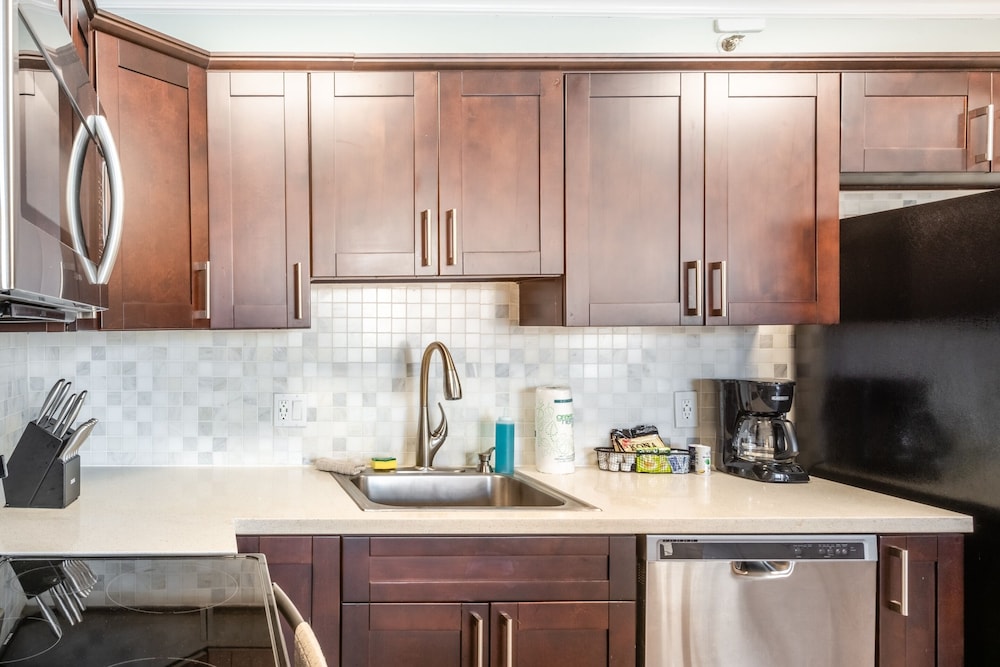 Breezy 12th Floor Waikiki Condo with FREE Parking by Koko Resort Vacation Rentals - photo 8