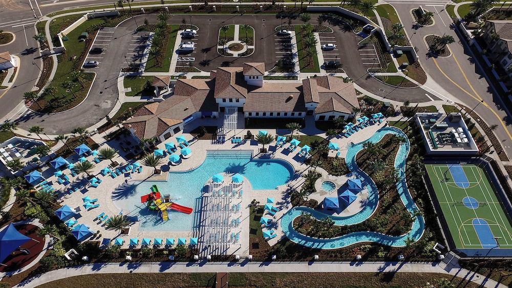 Family friendly Oasis With Game Room & Pool - photo 30