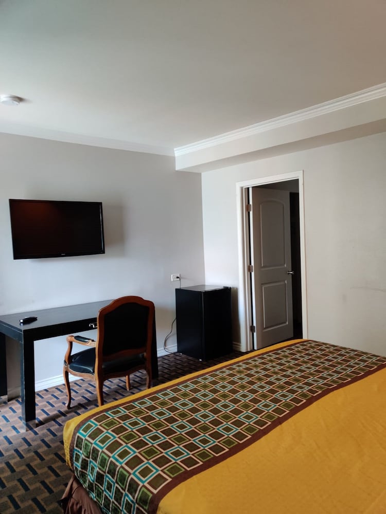 Lyfe Inn & Suites By Aga Lax Airport - photo 7