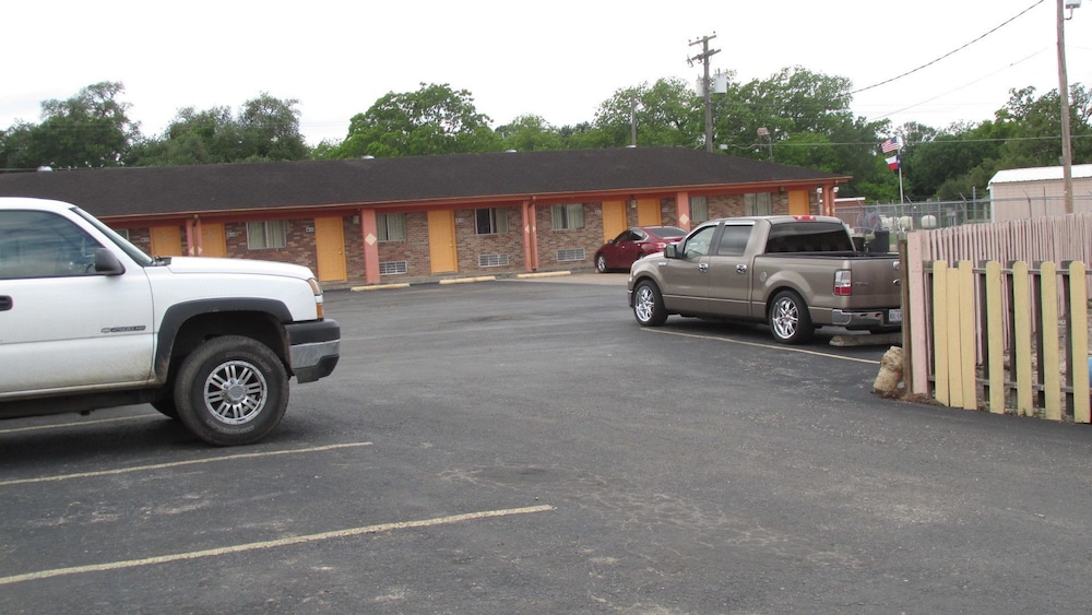 Sportsman Motel - photo 17